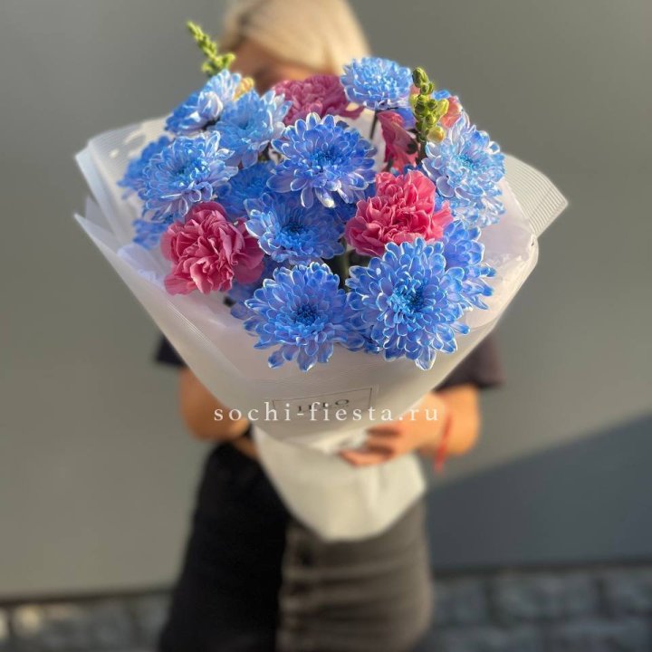 Букет сборный с хризантемой в Красноярске