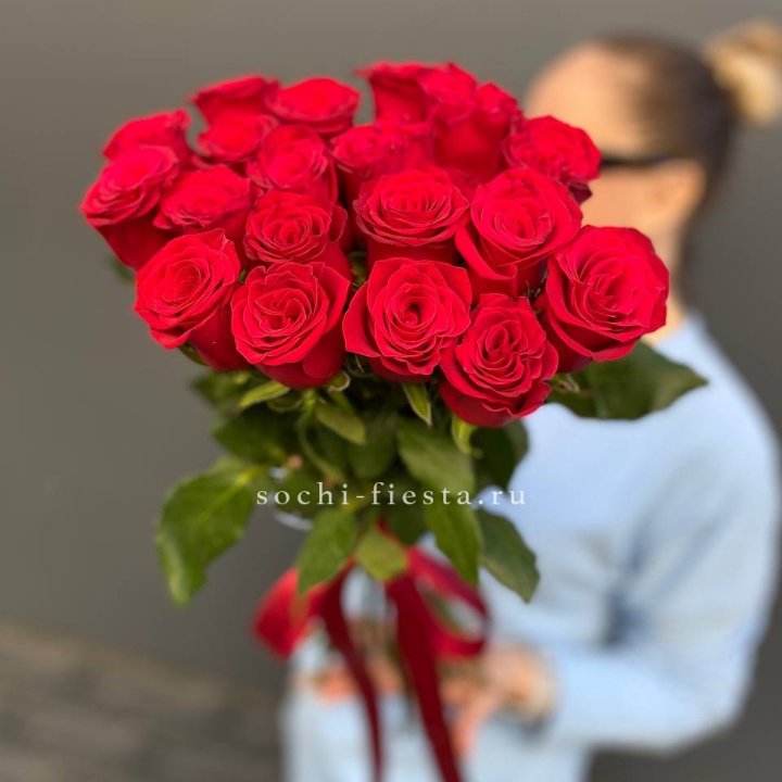 19 красных роз в Красноярске
