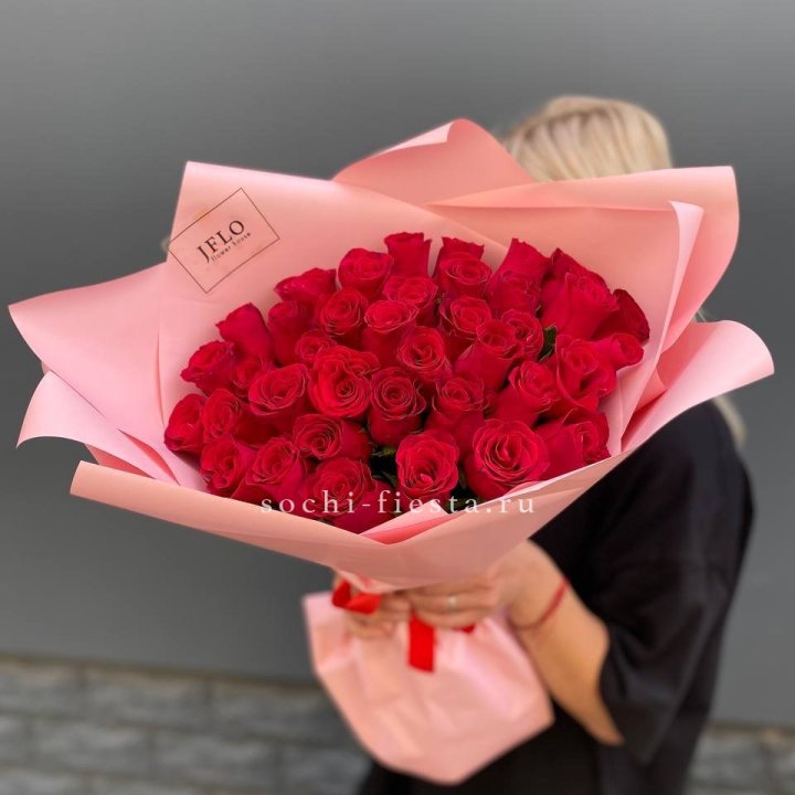 35 красных роз в Красноярске
