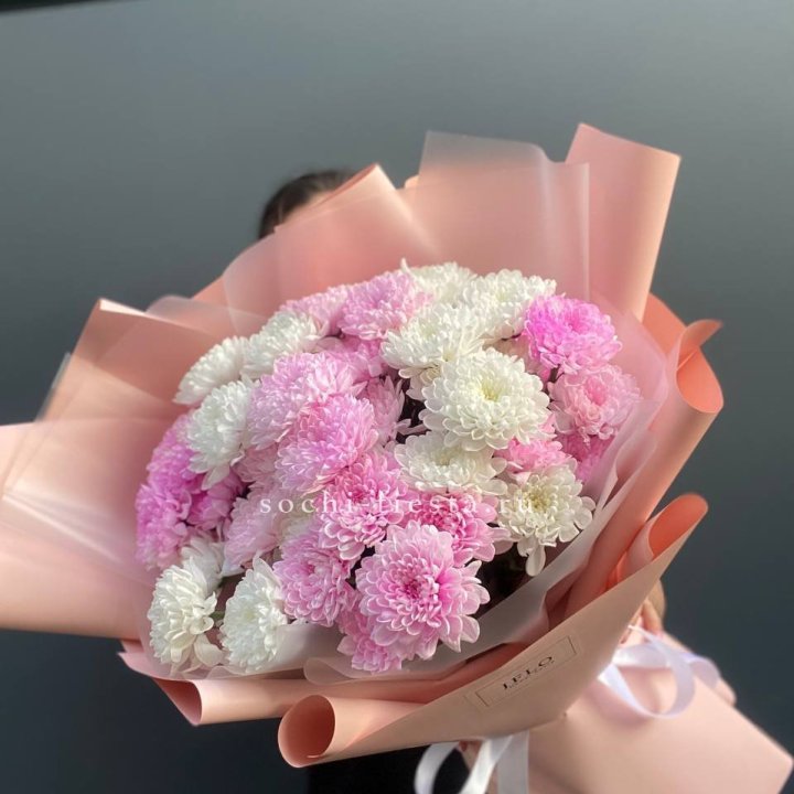 Букет бело-розовых хризантем  в Красноярске