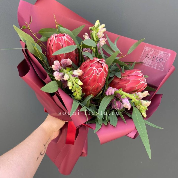 Букет из протеи "Квин" в Красноярске