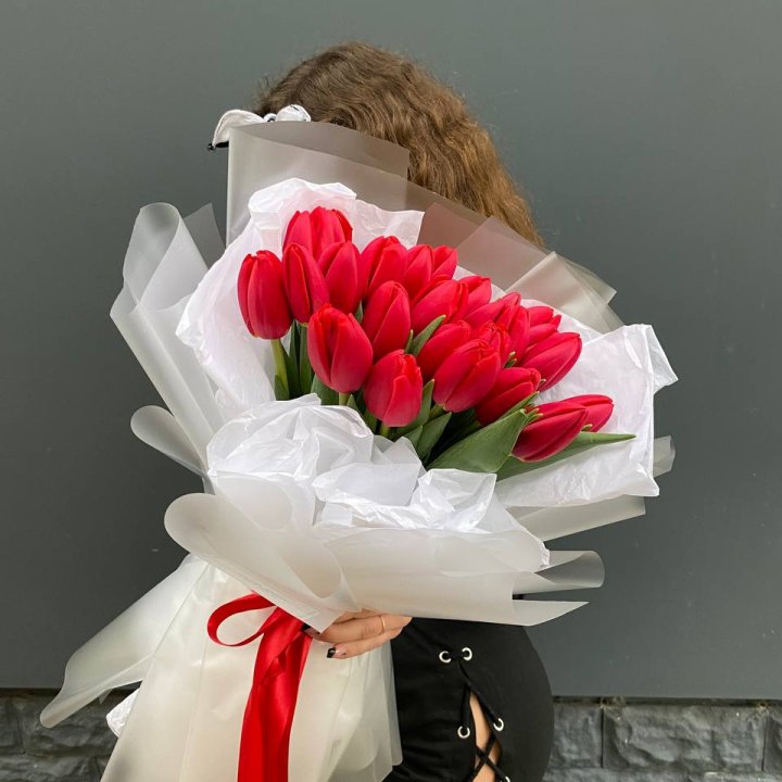  25 красных воздушных тюльпанов в Красноярске