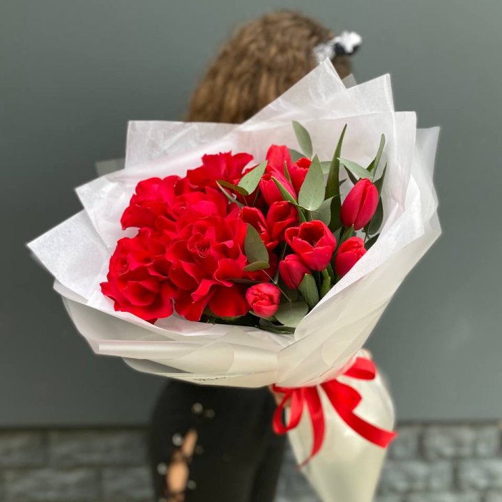 Дуо тюльпаны и розы в Красноярске