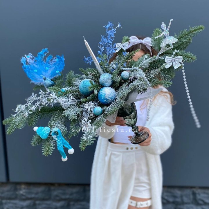 Композиция в бокале голубая в Красноярске