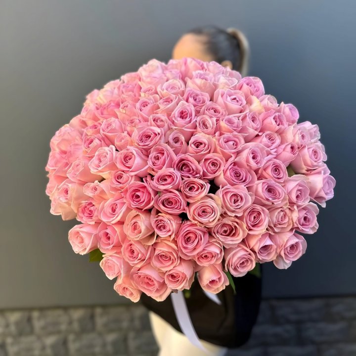 Охапка из 101 розовой розы в Красноярске