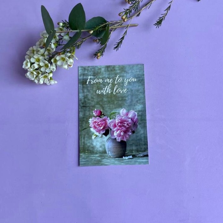 Открытка к букету "С любовью..." в Красноярске