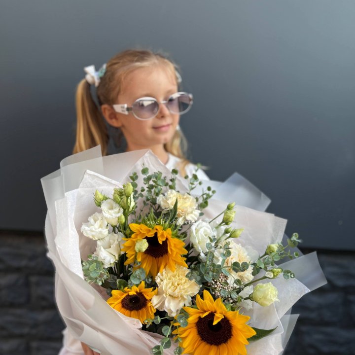  Букет  из стойких цветов с подсолнухами в Красноярске