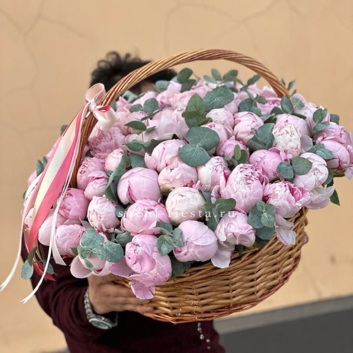 Корзина пионов "75" в Красноярске