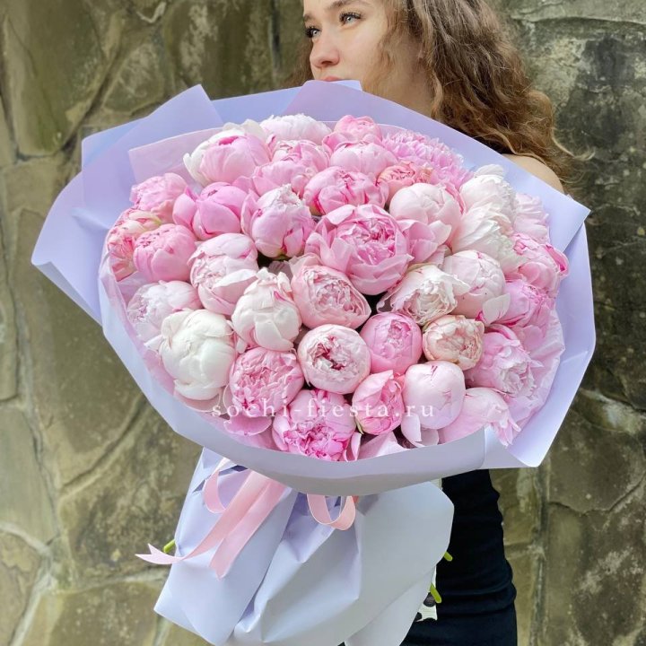 39 нежных пионов в Красноярске