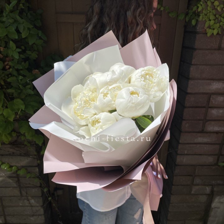 9 белоснежных пионов в Красноярске