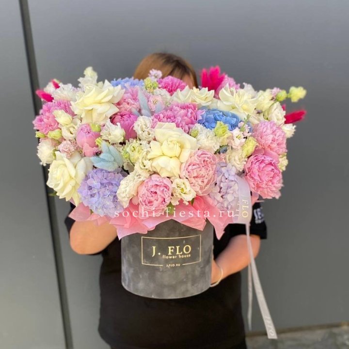 Цилиндр с пионами "Аса" в Красноярске