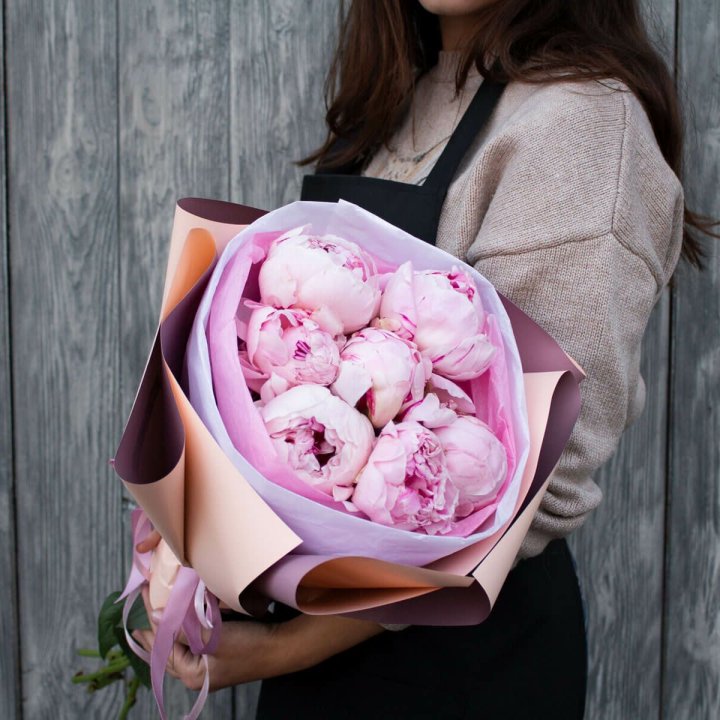 7 зефирных пионов в оформлении в Красноярске