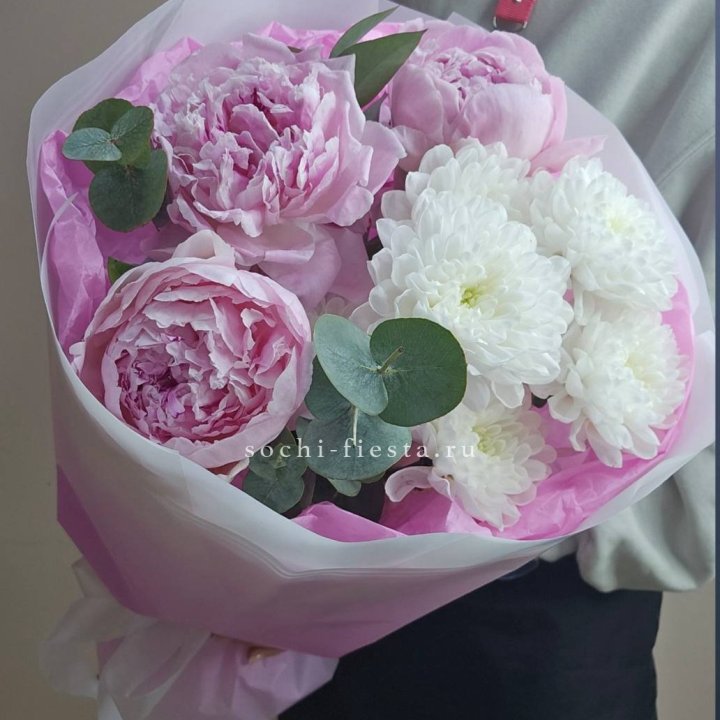  Букет комплимент с пионами в Красноярске