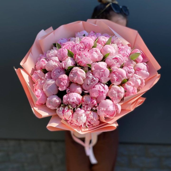 Нежный букет 51 пионов  в Красноярске