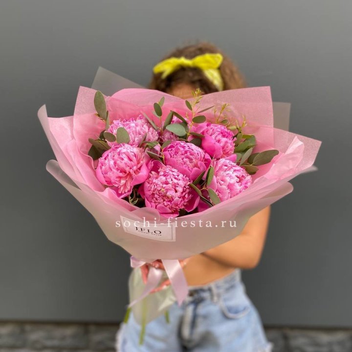 7 ярких пионов в оформлении в Красноярске