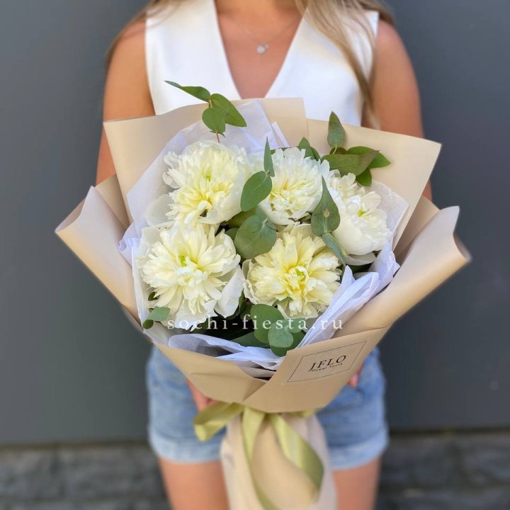  Букет белых пионов в Красноярске