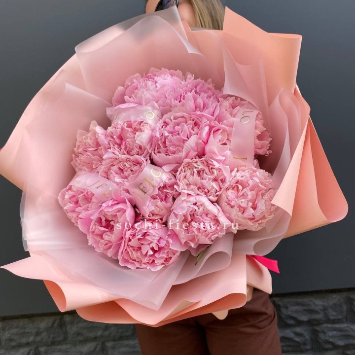 15 пионов "Монинг" в Красноярске