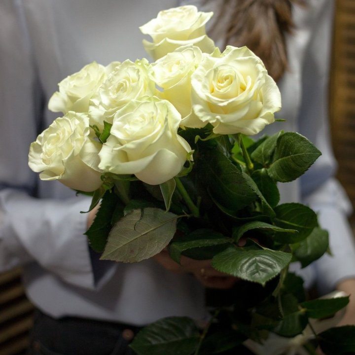 7 белых роз в Красноярске