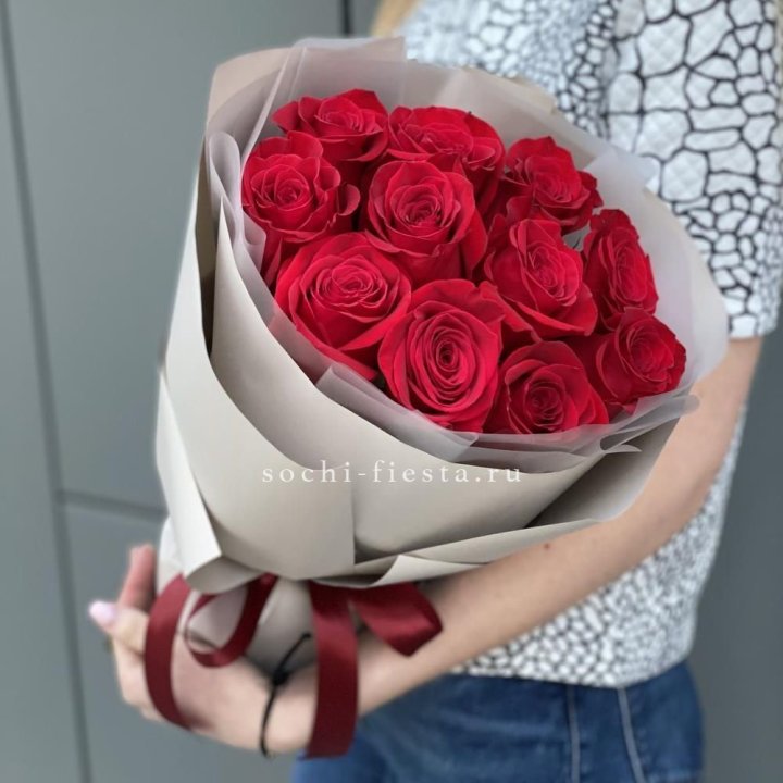 Букет красных роз "Рози" в Красноярске