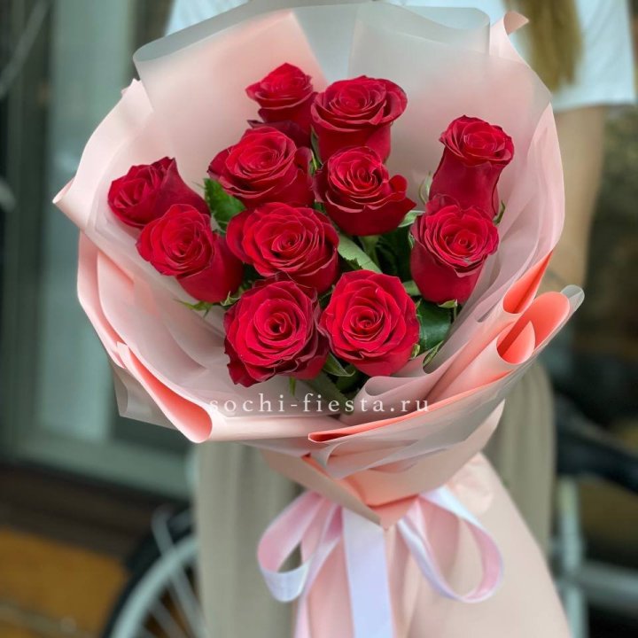 Букет красных роз "Мадам ред" в Красноярске