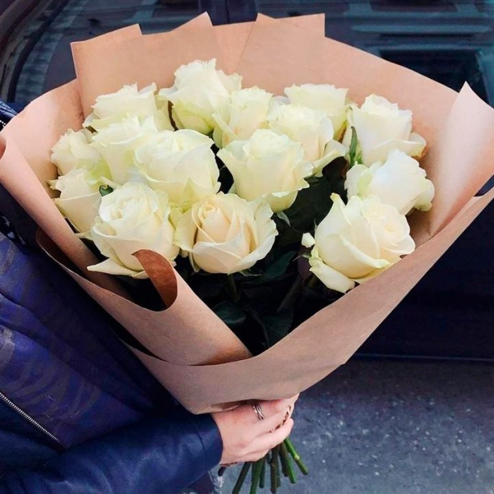 15 белых роз "Крафт" в Красноярске