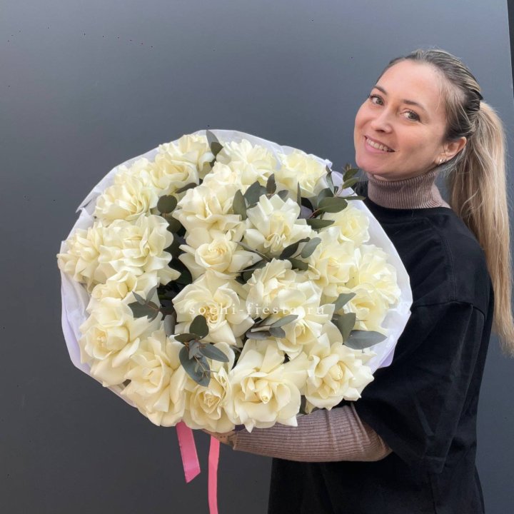 25 Белых французских роз Вайт найс в Красноярске