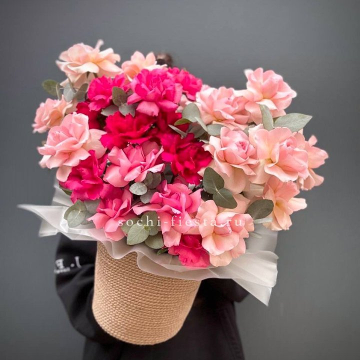 23 Французские розы Микс в боксе в Красноярске