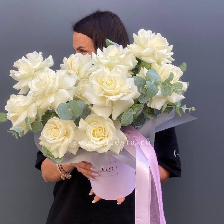 11 Французских белых роз в боксе в Красноярске