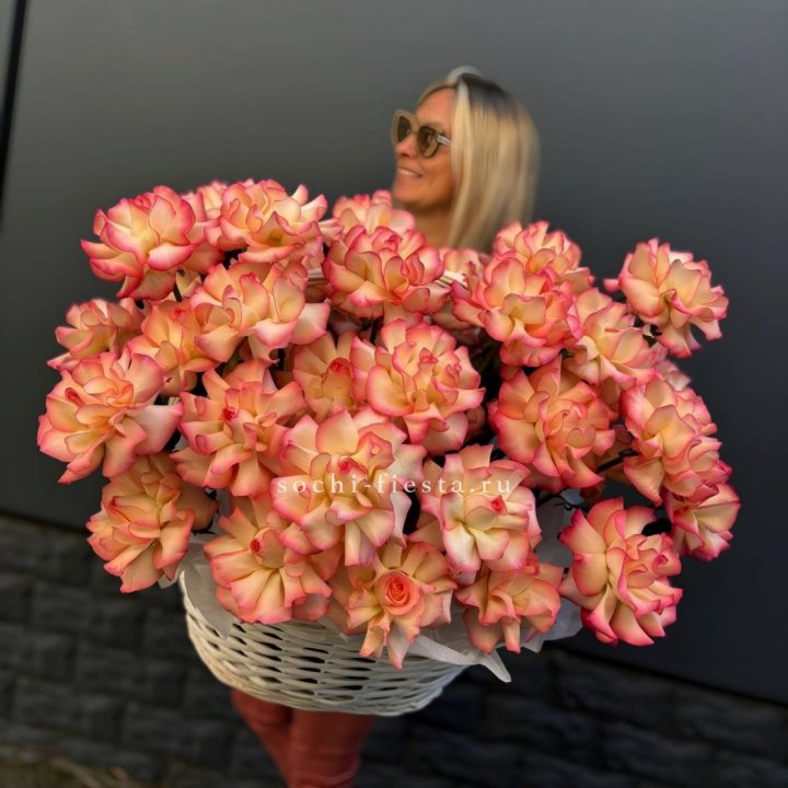 45 французских роз Джумилия в корзине в Красноярске