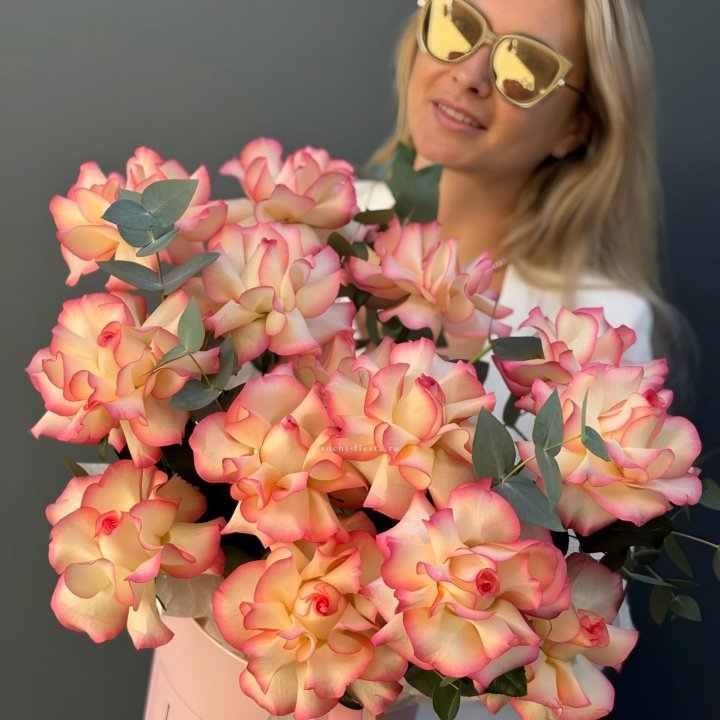 15 французских  роз Джумилия в боксе в Красноярске