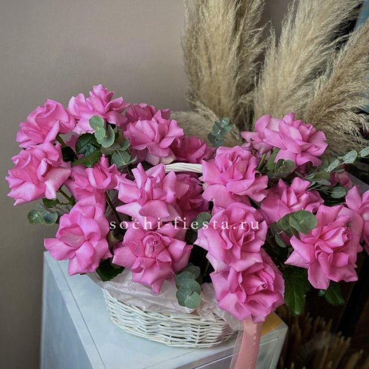 25 роз в цветочной корзине Пинк в Красноярске