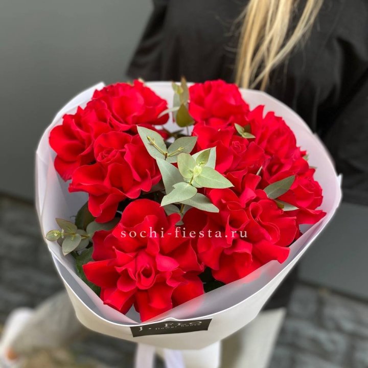 9 Красных французских роз в Красноярске