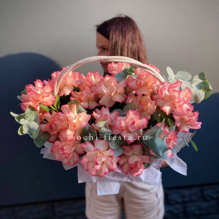 25 Французских роз Джумилия в корзине в Красноярске