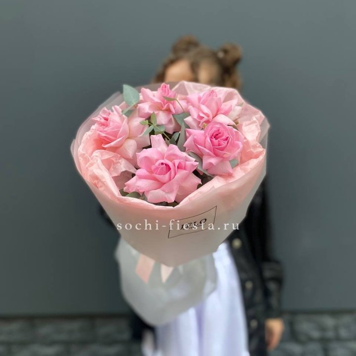 5 французских розовых роз  в Красноярске
