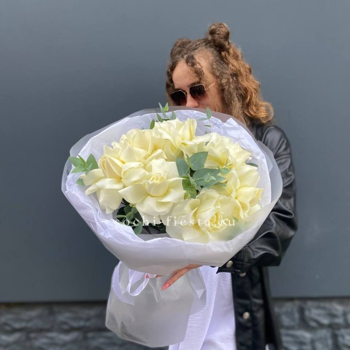 7 Белых французских роз  в Красноярске