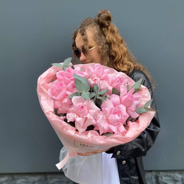 7 розовых роз в Красноярске