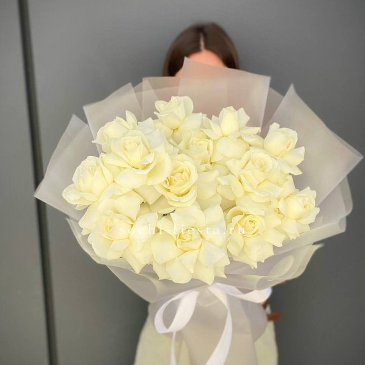 13 белых роз в Красноярске