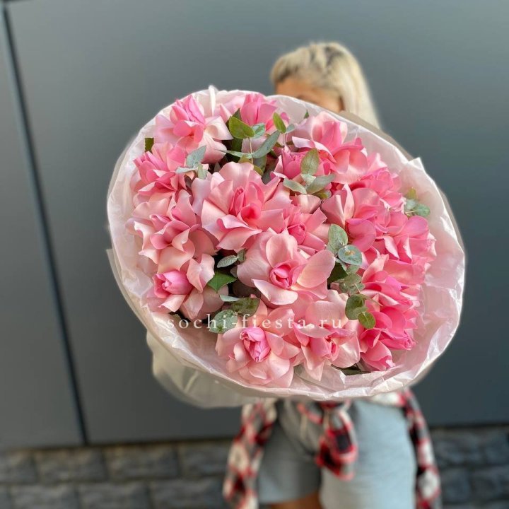 17 розовых роз в Красноярске