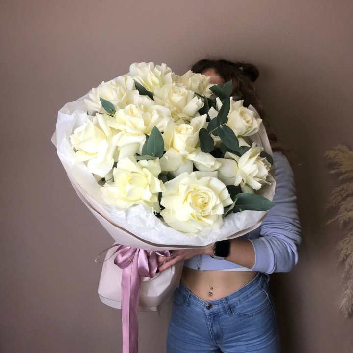 11 Белых французских роз "Вайт найс" в Красноярске