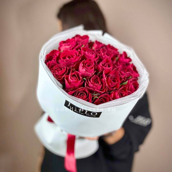 Букет красных роз мадам ред в Красноярске