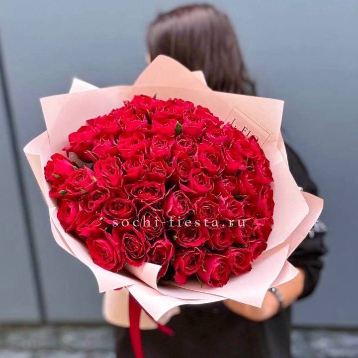 55 кенийских роз в Красноярске