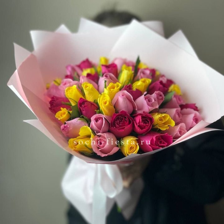 Букет из 51 розы Микс (Кения) в Красноярске
