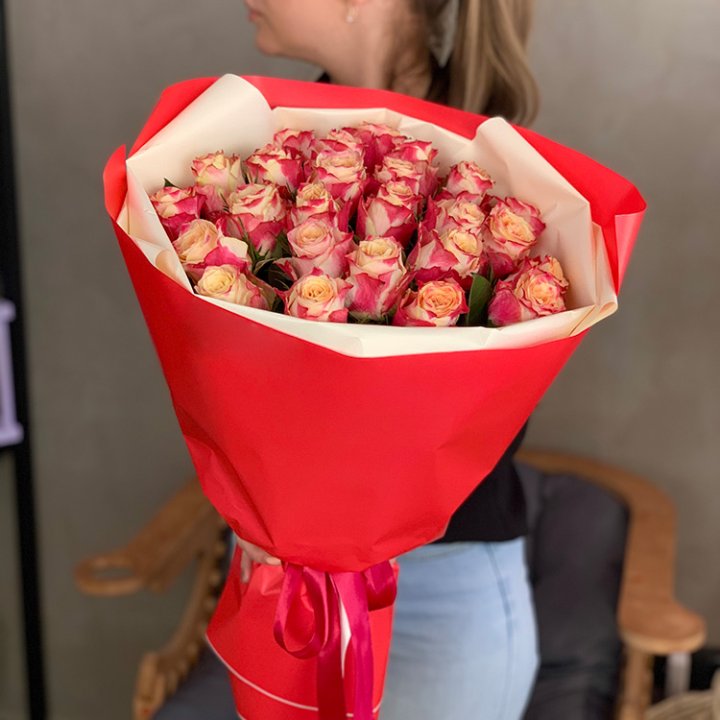 Букет роз Chapeau в Красноярске