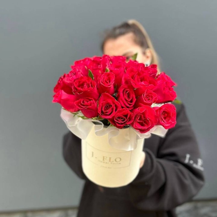 27 кенийских роз в боксе в Красноярске