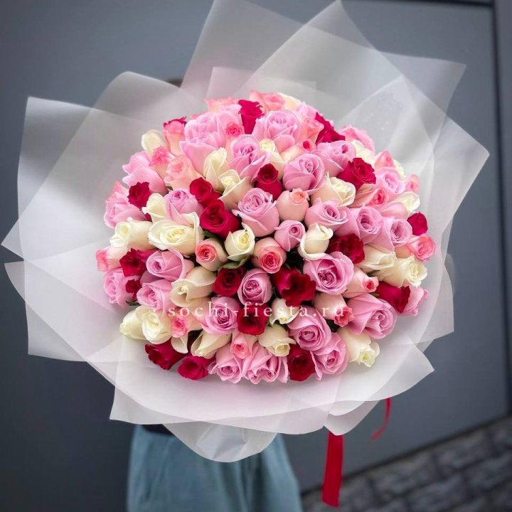 101 разноцветная роза "Карусель" в Красноярске