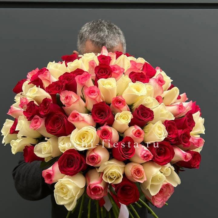 101 разноцветная роза "Джули" в Красноярске