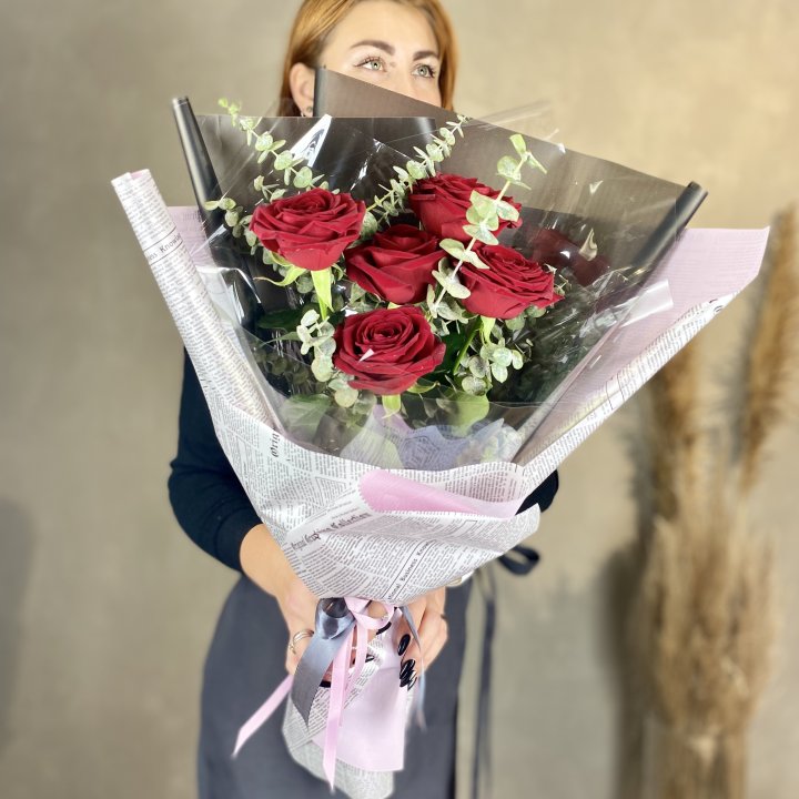 5 красных роз в Красноярске