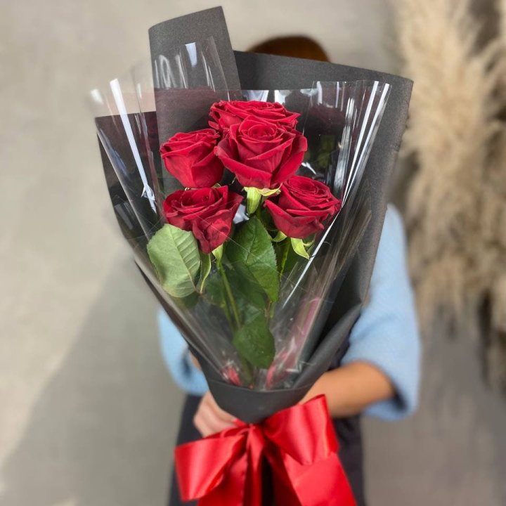 5 роз ред наоми в Красноярске