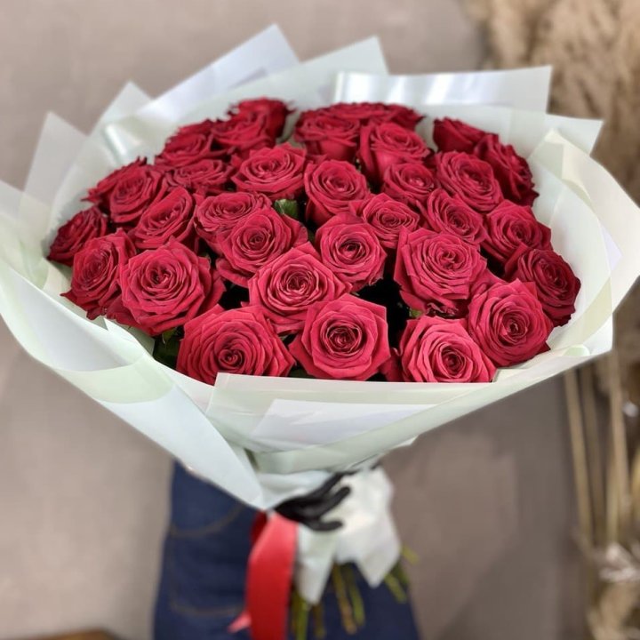 37 красных роз в Красноярске