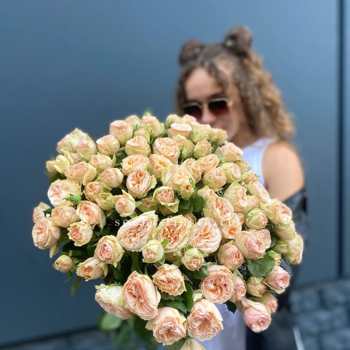 25 пионовидных роз в Красноярске